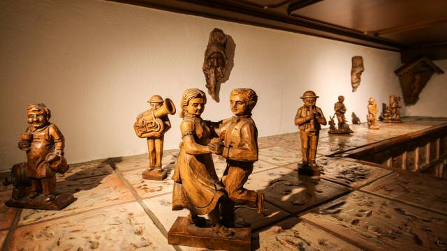 Carvings: from counter to counter - Hotel Schloßmühle